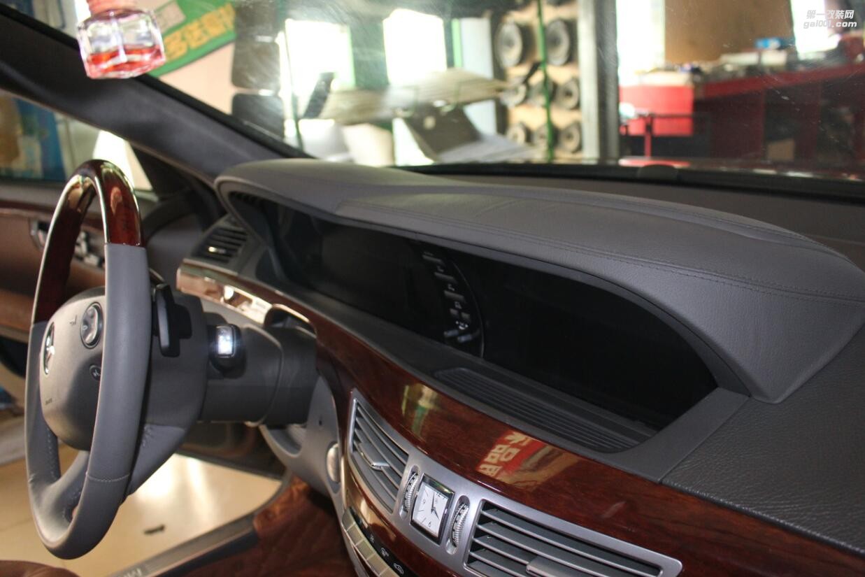 ?？谠淳鄹难b，豪車換新顏，奔馳S350內(nèi)飾改裝效果！