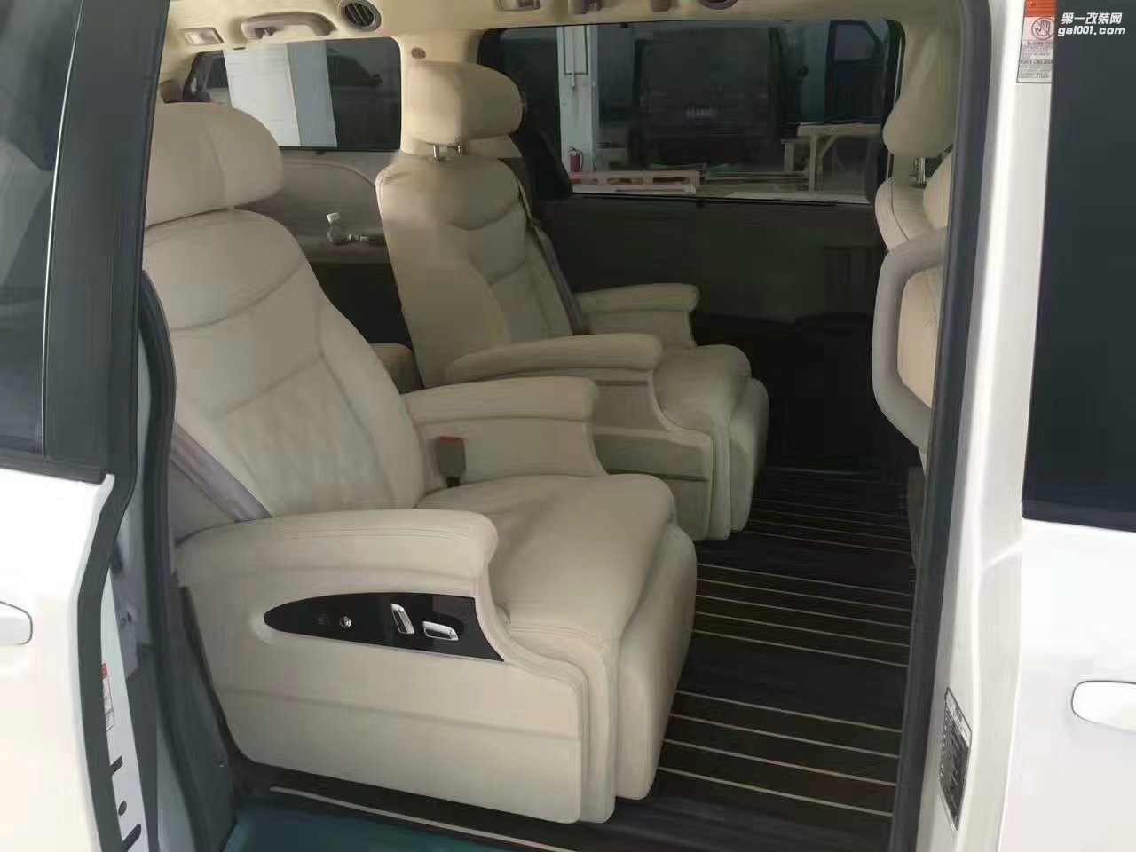 豐田酷路澤塞納內(nèi)飾航空電動(dòng)按摩座椅電動(dòng)門(mén)改裝