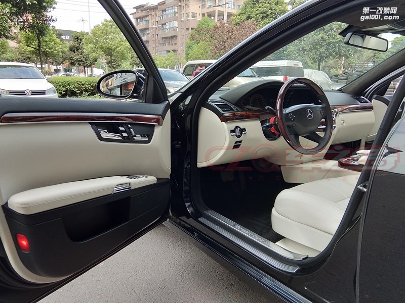 奔馳S350內(nèi)飾改裝 成都奔馳內(nèi)飾改裝 真皮座椅 車之綺內(nèi)飾改裝中心