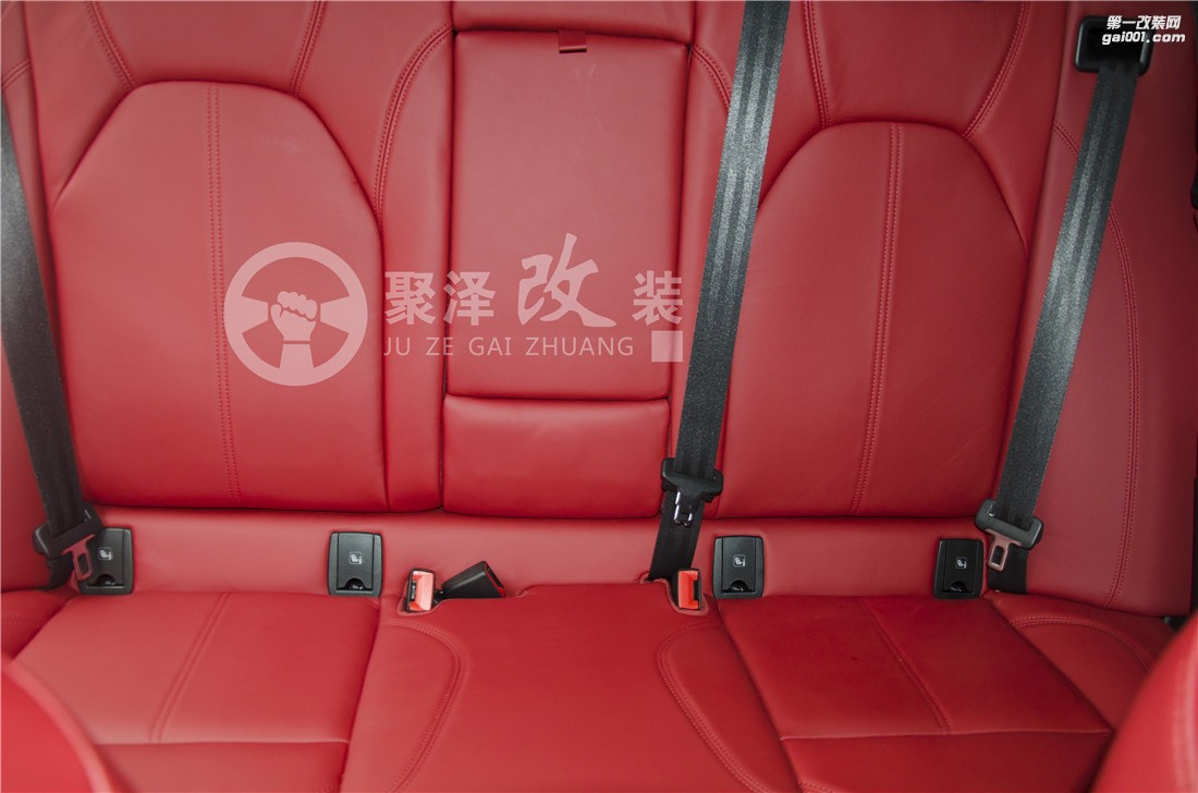 阿爾法羅密歐內(nèi)飾改裝