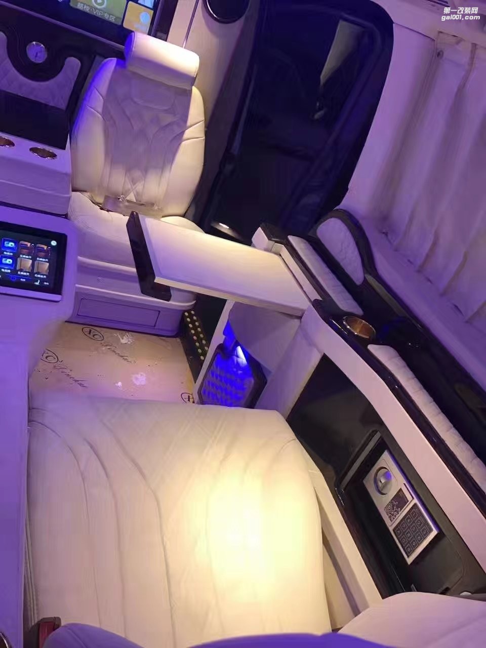 威霆商務(wù)內(nèi)飾電動航空座椅改裝