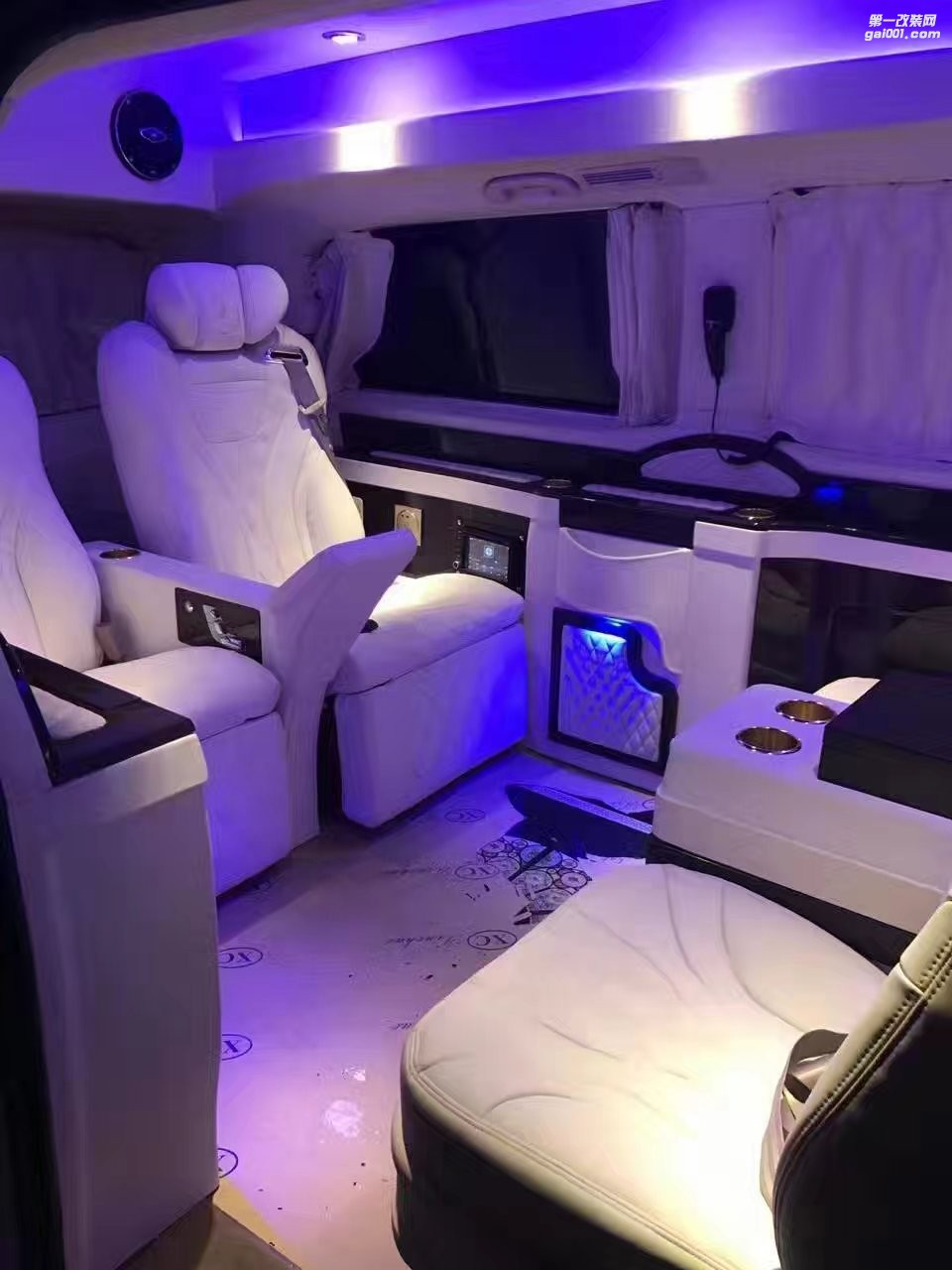 威霆商務(wù)內(nèi)飾電動航空座椅改裝
