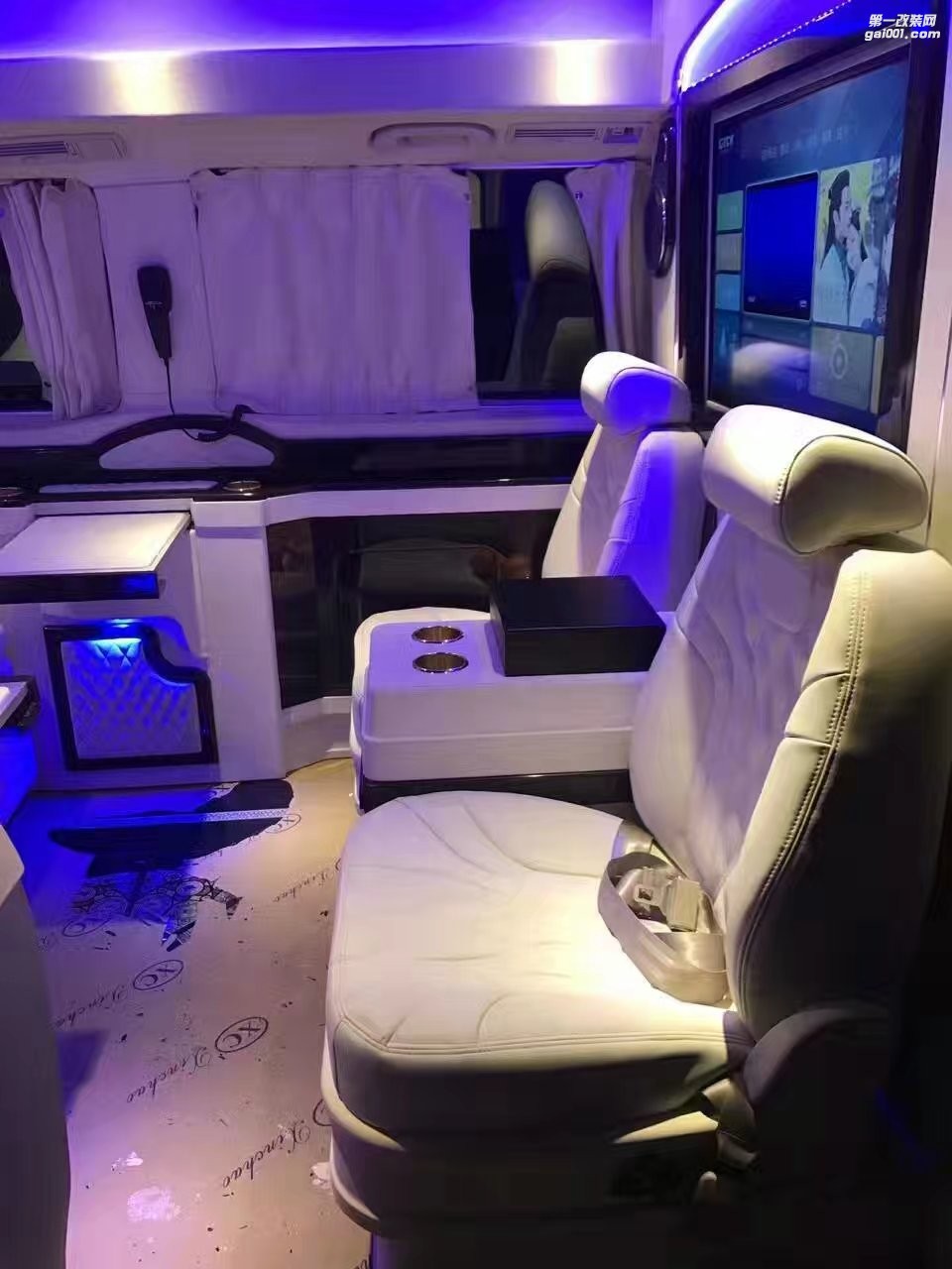 威霆商務(wù)內(nèi)飾電動航空座椅改裝