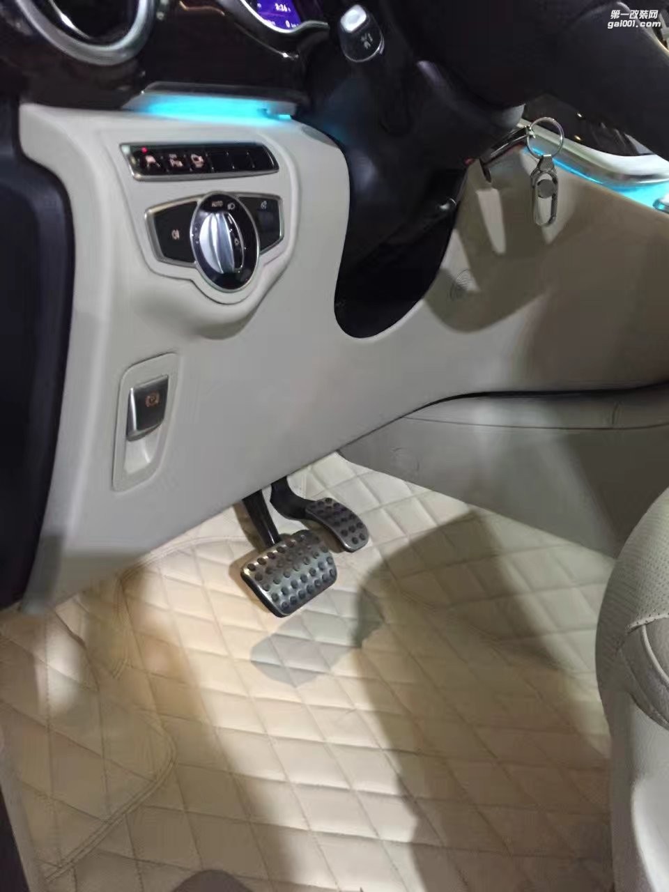 v260內(nèi)飾電動(dòng)航空座椅改裝