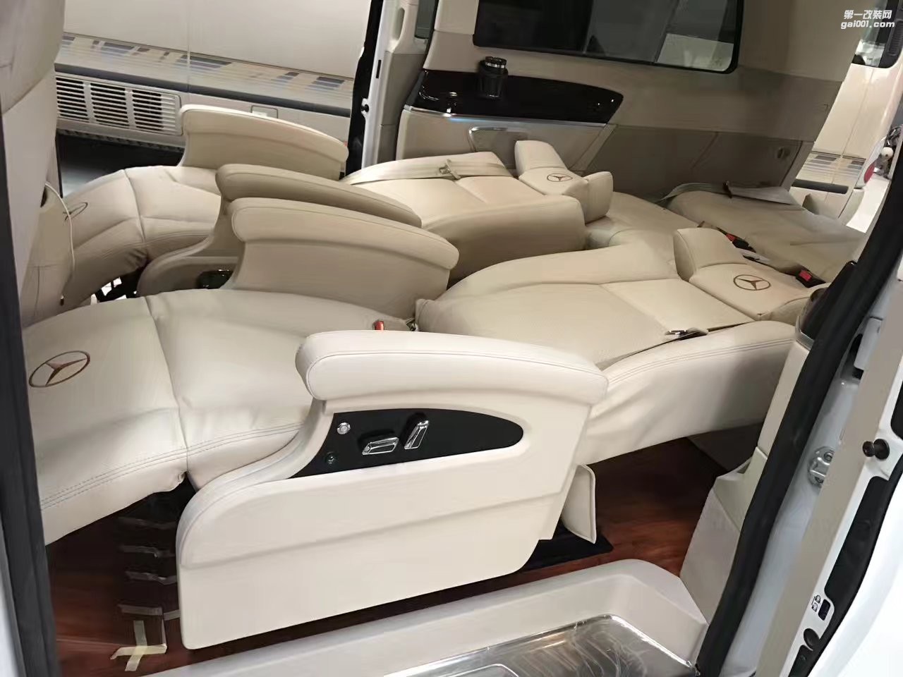 v260內(nèi)飾電動(dòng)航空座椅改裝