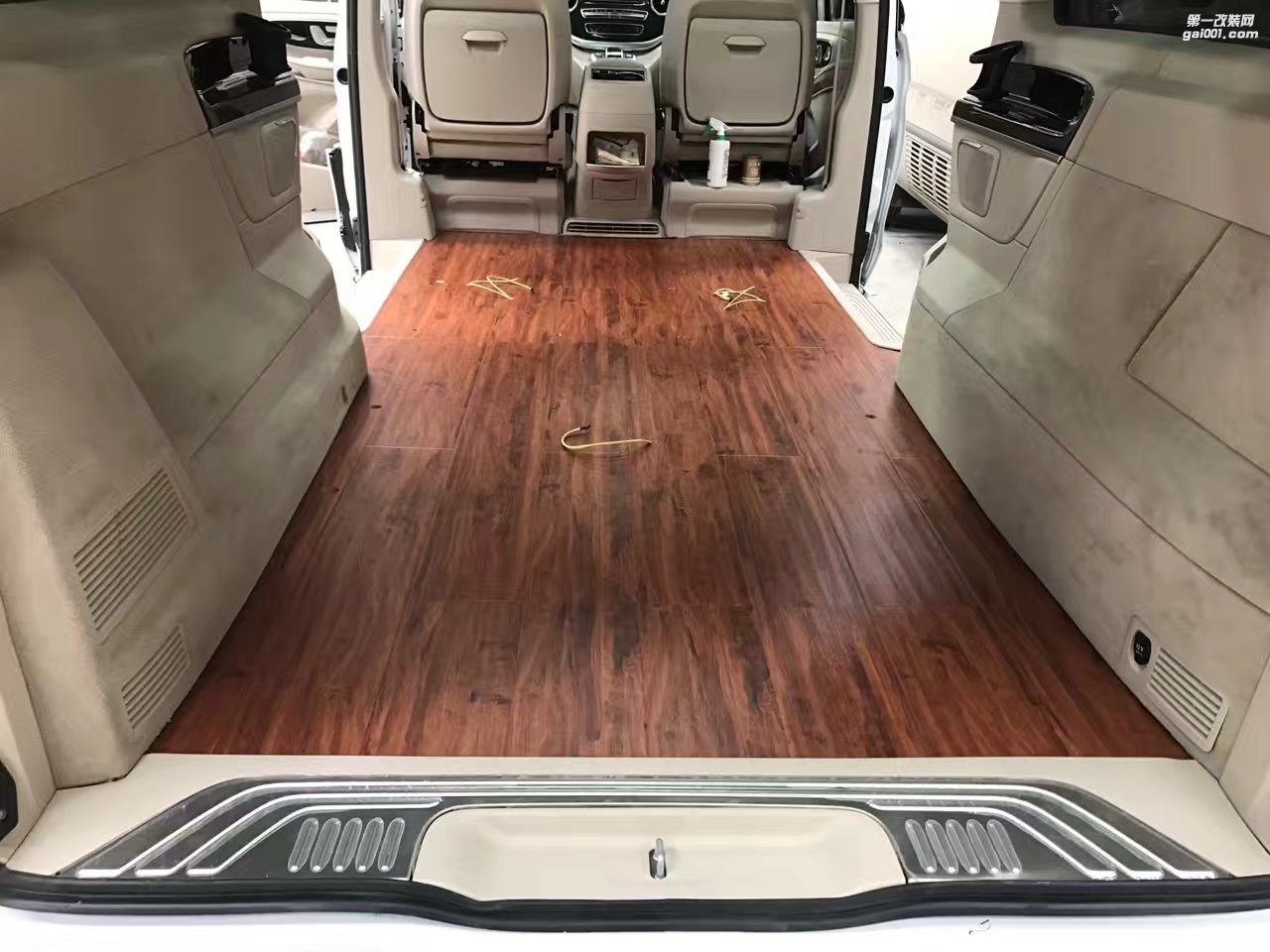 v260內(nèi)飾電動(dòng)航空座椅改裝
