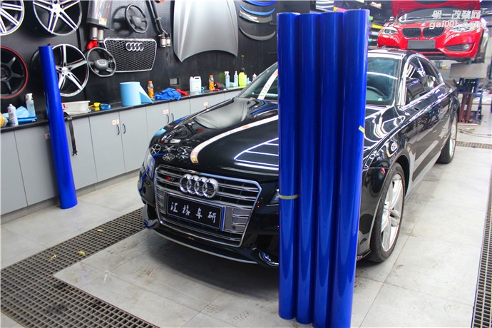 長(zhǎng)沙全車(chē)水晶改色膜 奧迪A7改色膜 長(zhǎng)沙車(chē)身貼膜實(shí)體店