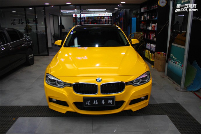 長(zhǎng)沙汽車高光亮面改色膜貼紙改裝車身內(nèi)飾寶馬全車改色貼膜