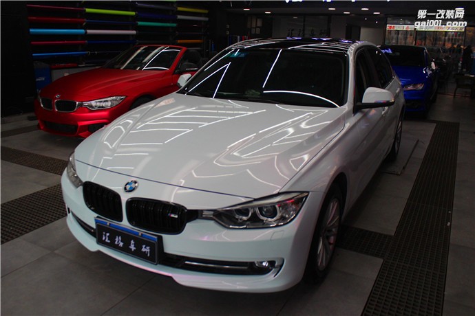 長沙汽車改色膜陶瓷白變色龍車身改色膜白變粉改色膜全車貼膜