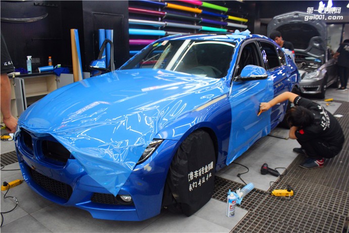 長沙車身改色貼膜寶馬阿布扎比藍高亮改色膜全車保護貼膜改色膜