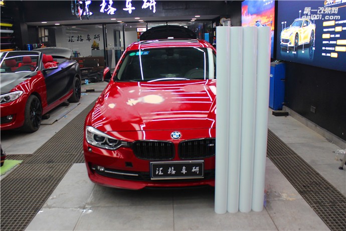 長沙汽車改色膜陶瓷白變色龍車身改色膜白變粉改色膜全車貼膜