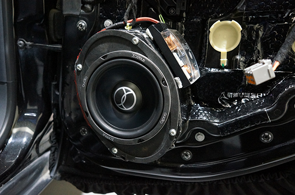 重庆点声源改装案例 jeep自由光音响改装