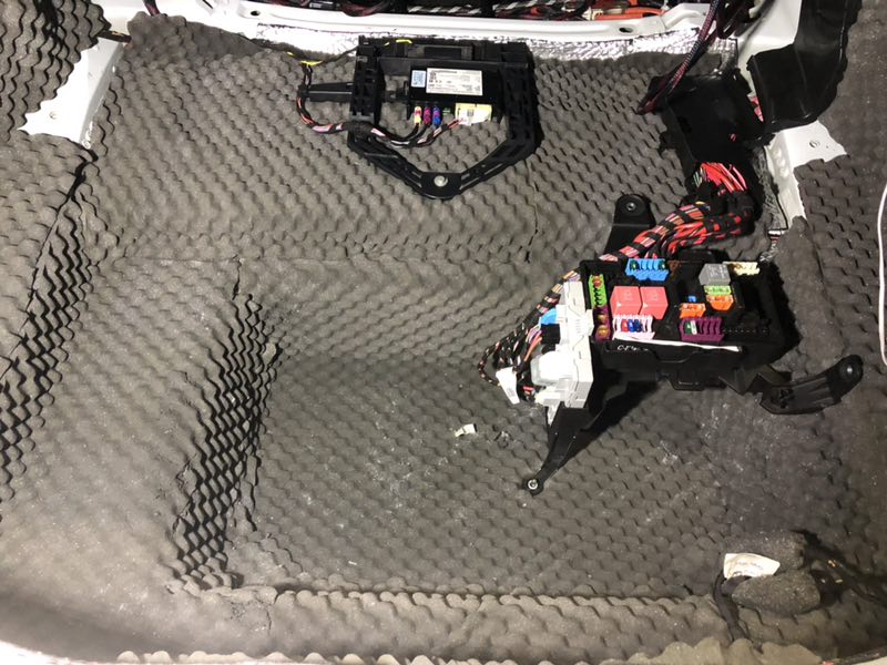 奔馳C200轎跑與噪聲隔絕全車意大利STEG史泰格隔音降噪汕頭星悅音響隔音解決車內(nèi)共振降低風(fēng)噪路噪胎噪