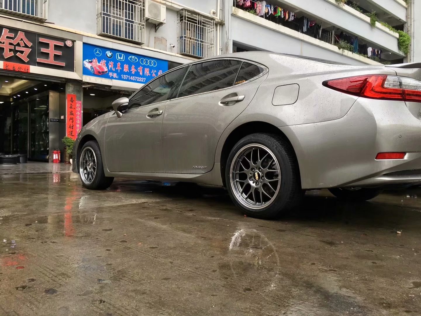 雷克薩斯，換 BBS  RGR 18寸 完工！