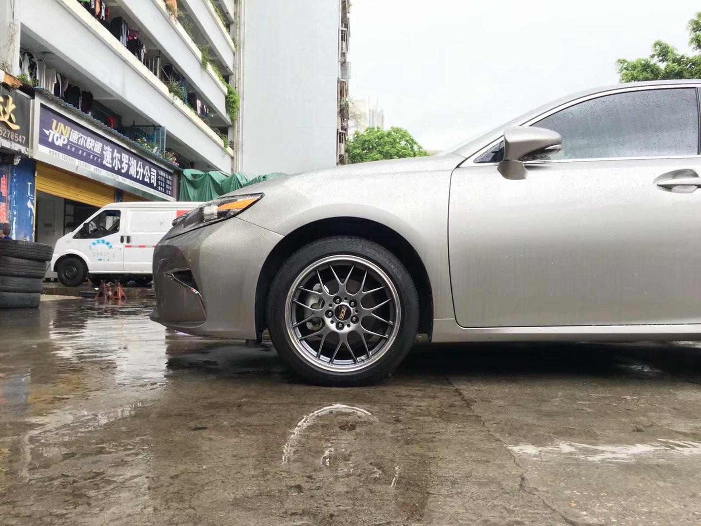 雷克薩斯，換 BBS  RGR 18寸 完工！