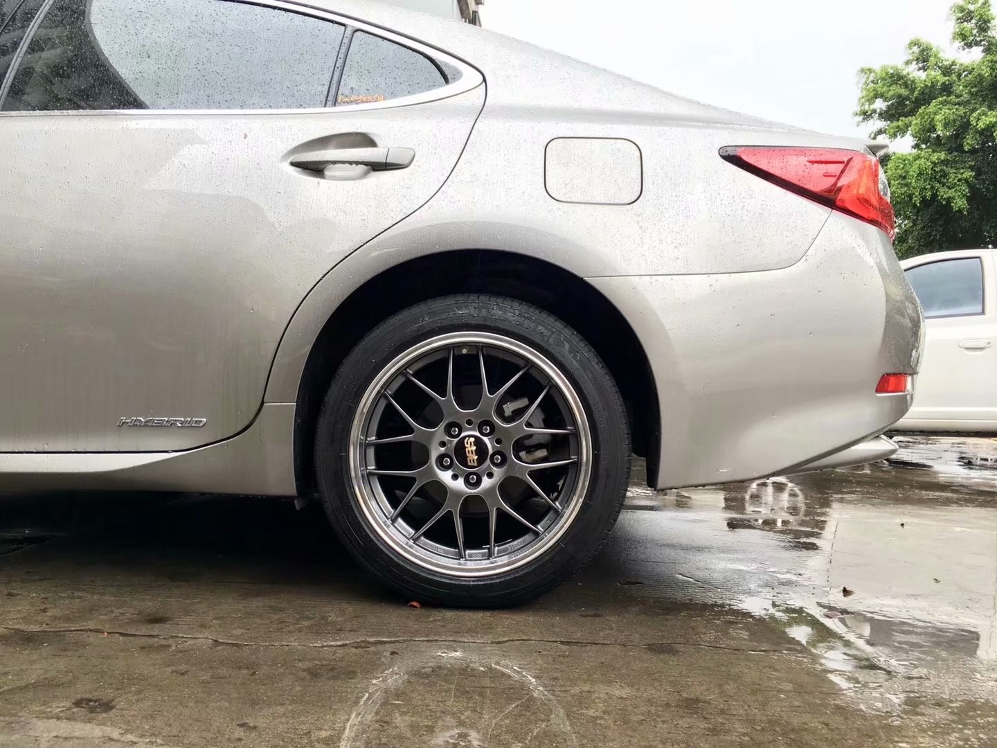 雷克薩斯，換 BBS  RGR 18寸 完工！