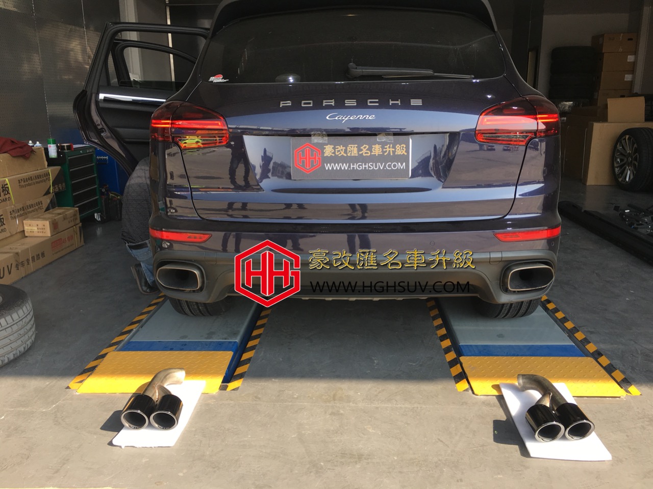 卡宴改裝GTS尾喉+卡宴升級(jí)TURBO輪轂+卡宴安裝帶側(cè)裙電動(dòng)踏板案例分享