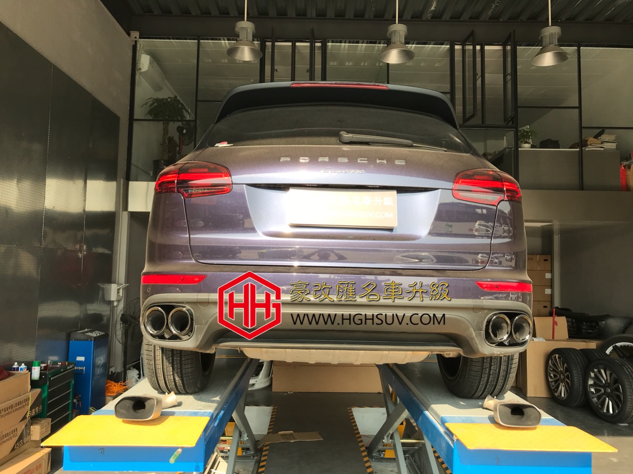 卡宴改裝GTS尾喉+卡宴升級(jí)TURBO輪轂+卡宴安裝帶側(cè)裙電動(dòng)踏板案例分享
