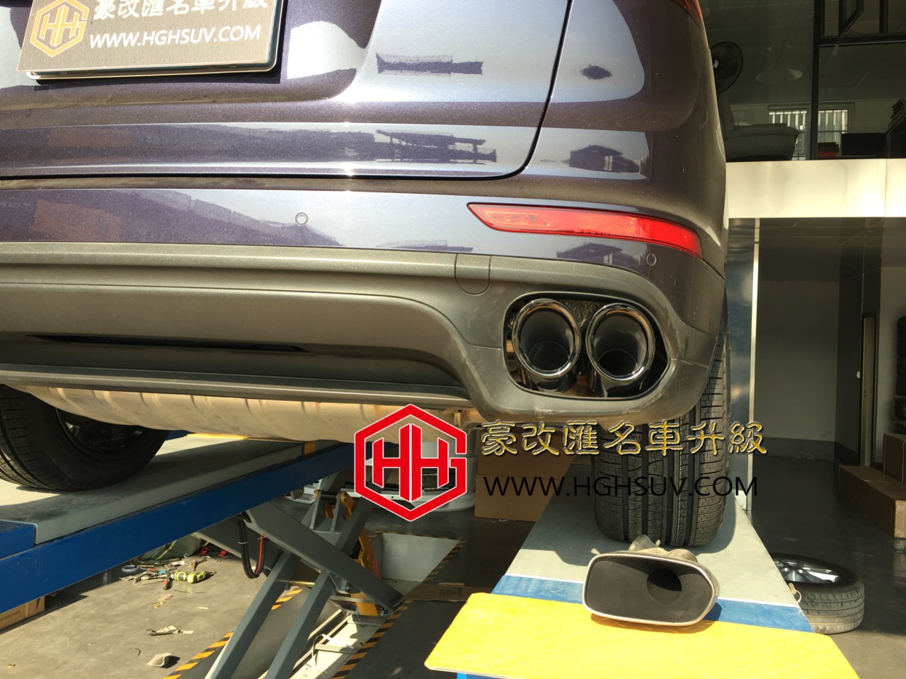 卡宴改裝GTS尾喉+卡宴升級(jí)TURBO輪轂+卡宴安裝帶側(cè)裙電動(dòng)踏板案例分享