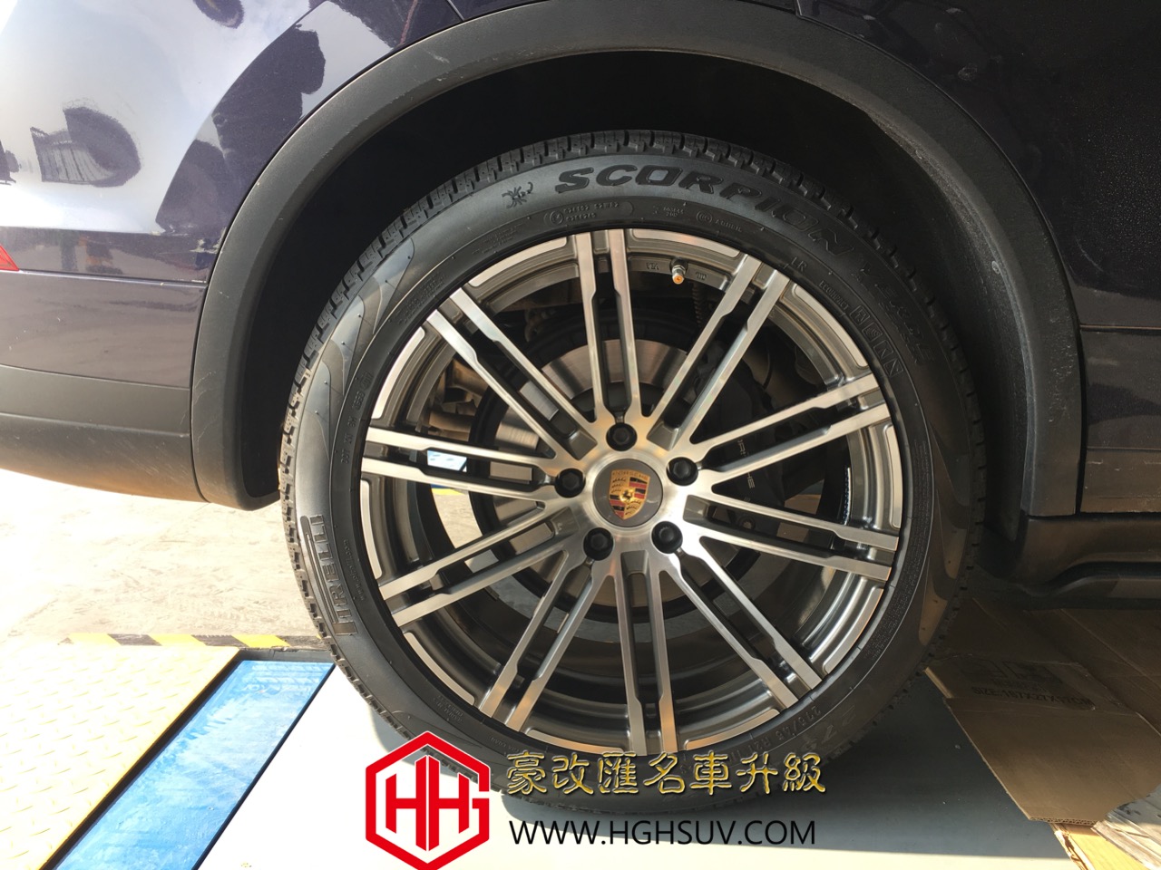 卡宴改裝GTS尾喉+卡宴升級(jí)TURBO輪轂+卡宴安裝帶側(cè)裙電動(dòng)踏板案例分享