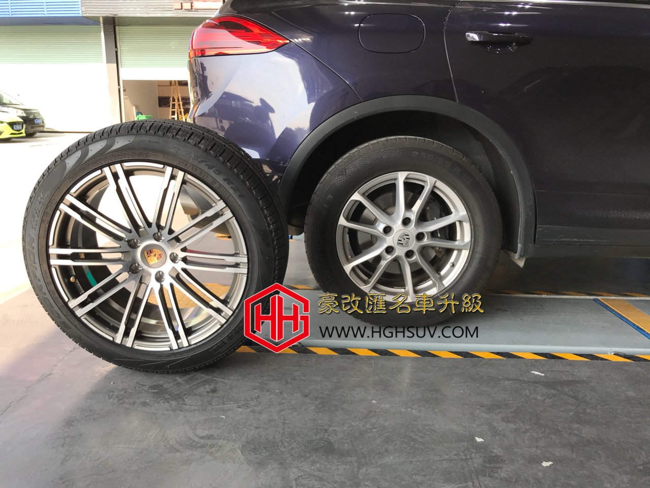 卡宴改裝GTS尾喉+卡宴升級(jí)TURBO輪轂+卡宴安裝帶側(cè)裙電動(dòng)踏板案例分享