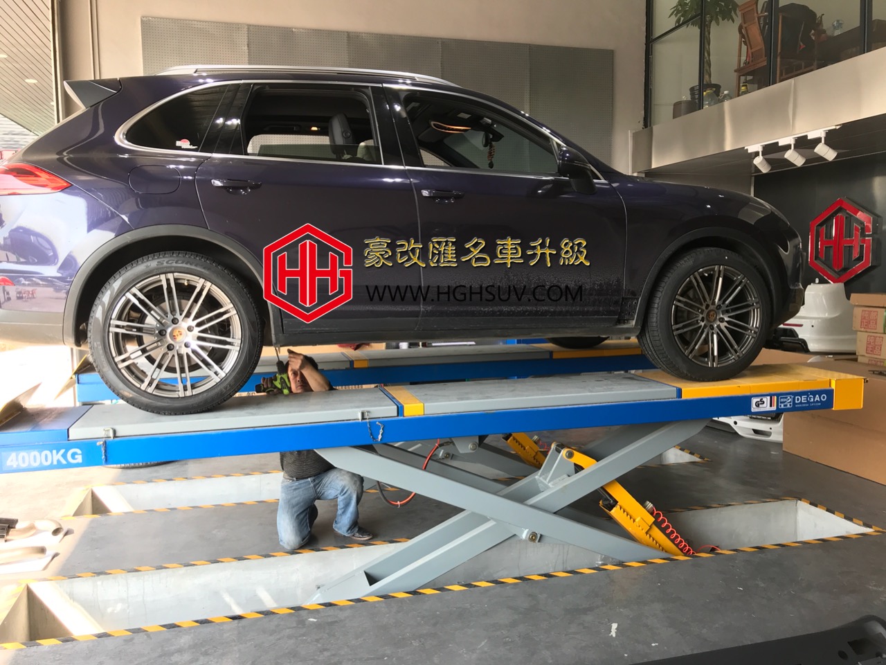 卡宴改裝GTS尾喉+卡宴升級(jí)TURBO輪轂+卡宴安裝帶側(cè)裙電動(dòng)踏板案例分享