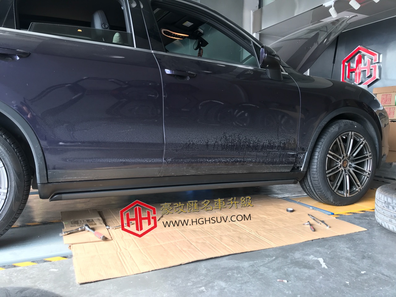 卡宴改裝GTS尾喉+卡宴升級(jí)TURBO輪轂+卡宴安裝帶側(cè)裙電動(dòng)踏板案例分享