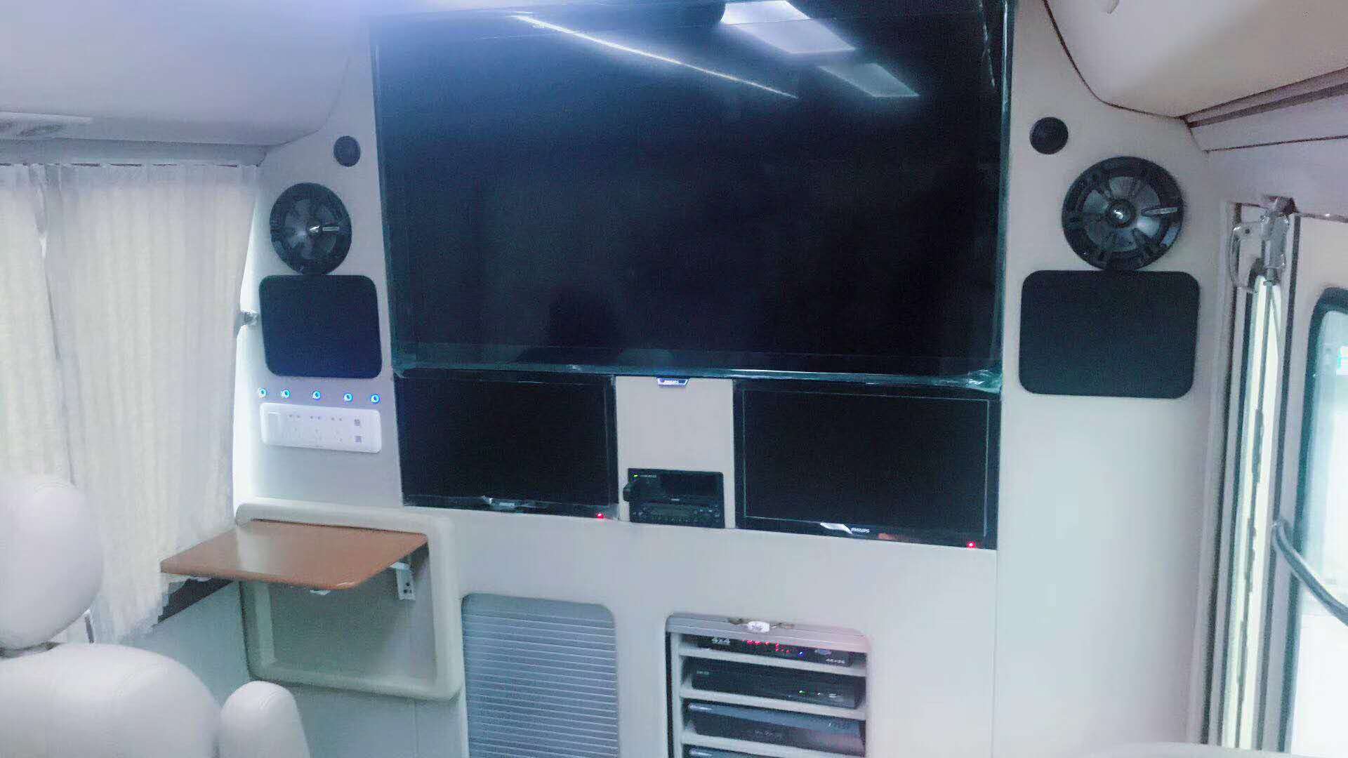 考斯特專用內(nèi)飾改裝
