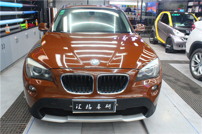 長(zhǎng)沙汽車改色貼膜寶馬HEXIS亮光棕改色膜整車身改色貼膜