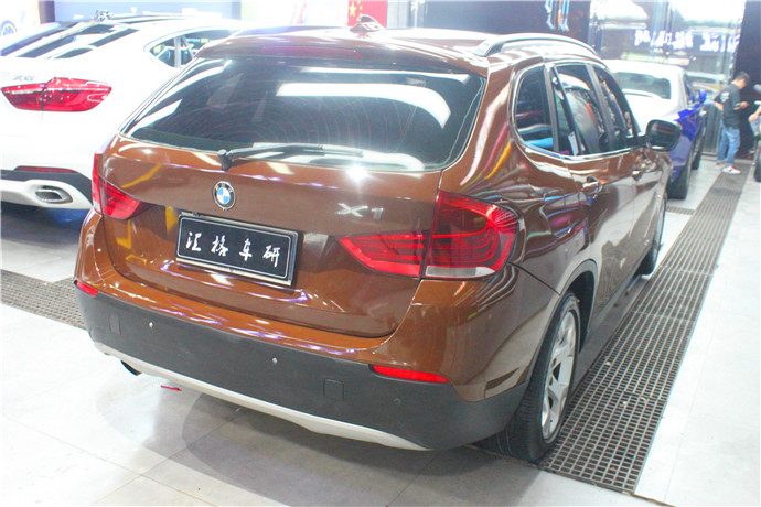 長(zhǎng)沙汽車改色貼膜寶馬HEXIS亮光棕改色膜整車身改色貼膜