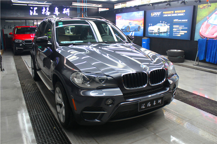 寶馬X5水晶鈦灰汽車(chē)改色膜長(zhǎng)沙全車(chē)身改色貼膜