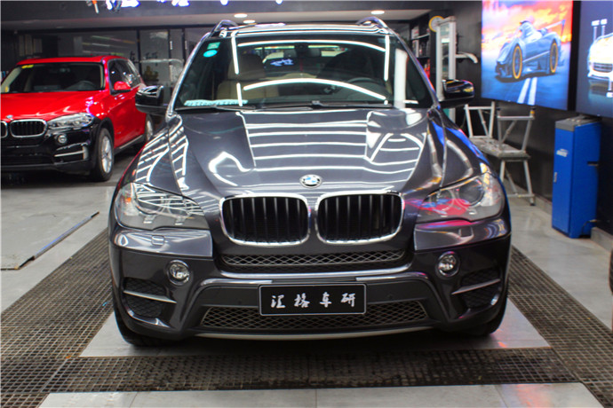 寶馬X5水晶鈦灰汽車(chē)改色膜長(zhǎng)沙全車(chē)身改色貼膜