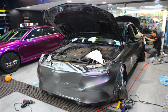 長沙汽車改色膜電光金屬鈦灰改裝奔馳E級全車身改色貼膜