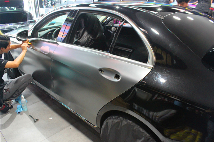 长沙汽车改色膜电光金属钛灰改装奔驰E级全车身改色贴膜