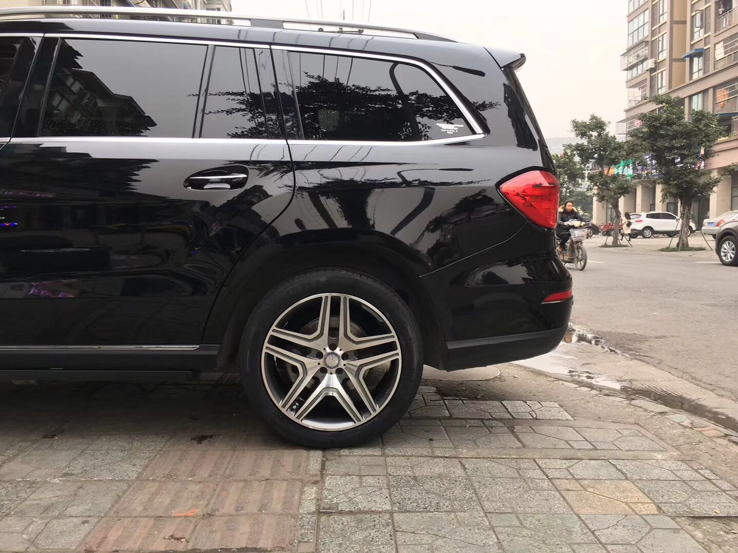 奔馳ML 升級(jí)21寸AMG 鍛造5星輪轂
