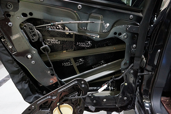 jeep自由光音響全車隔音大白鯊靜音降噪
