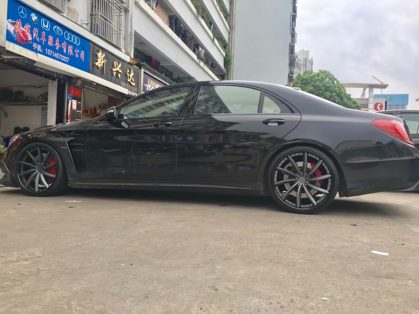奔馳，換 私人定制鍛造 22寸 ，完工！