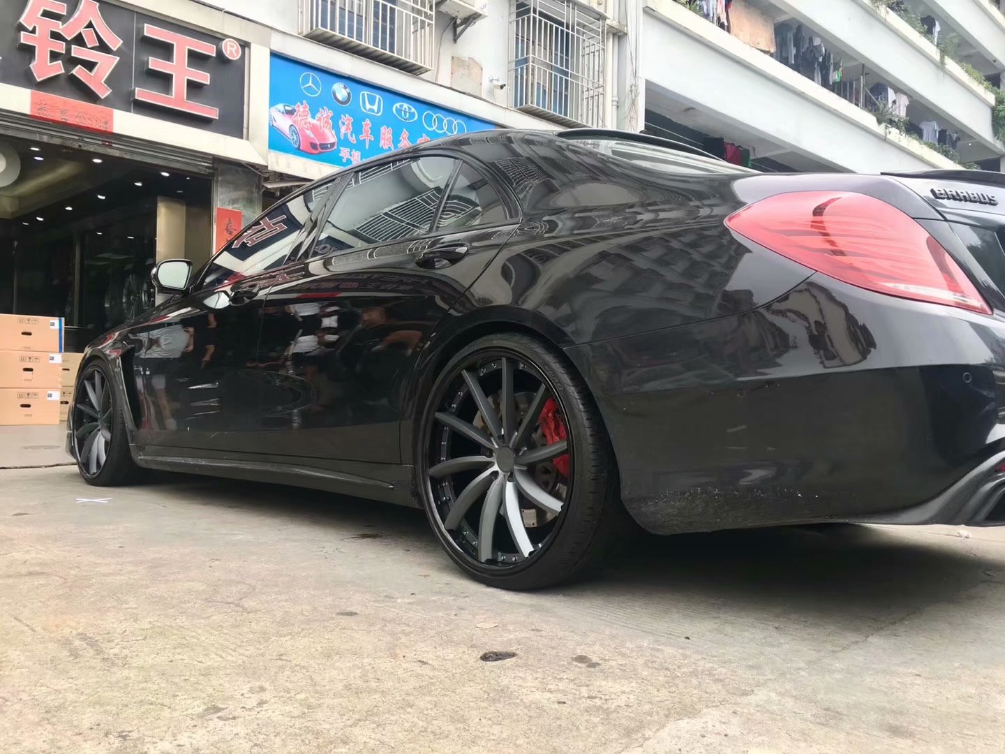奔馳，換 私人定制鍛造 22寸 ，完工！