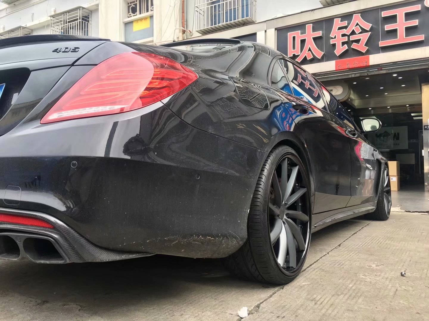 奔馳，換 私人定制鍛造 22寸 ，完工！