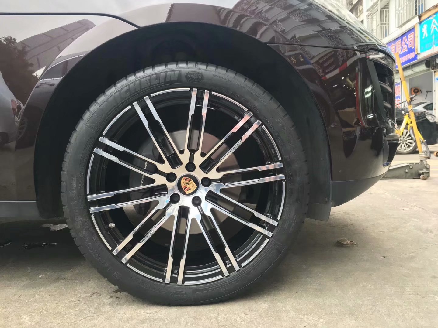 保時捷， Macan 換 私人定制鍛造 21寸 完工！