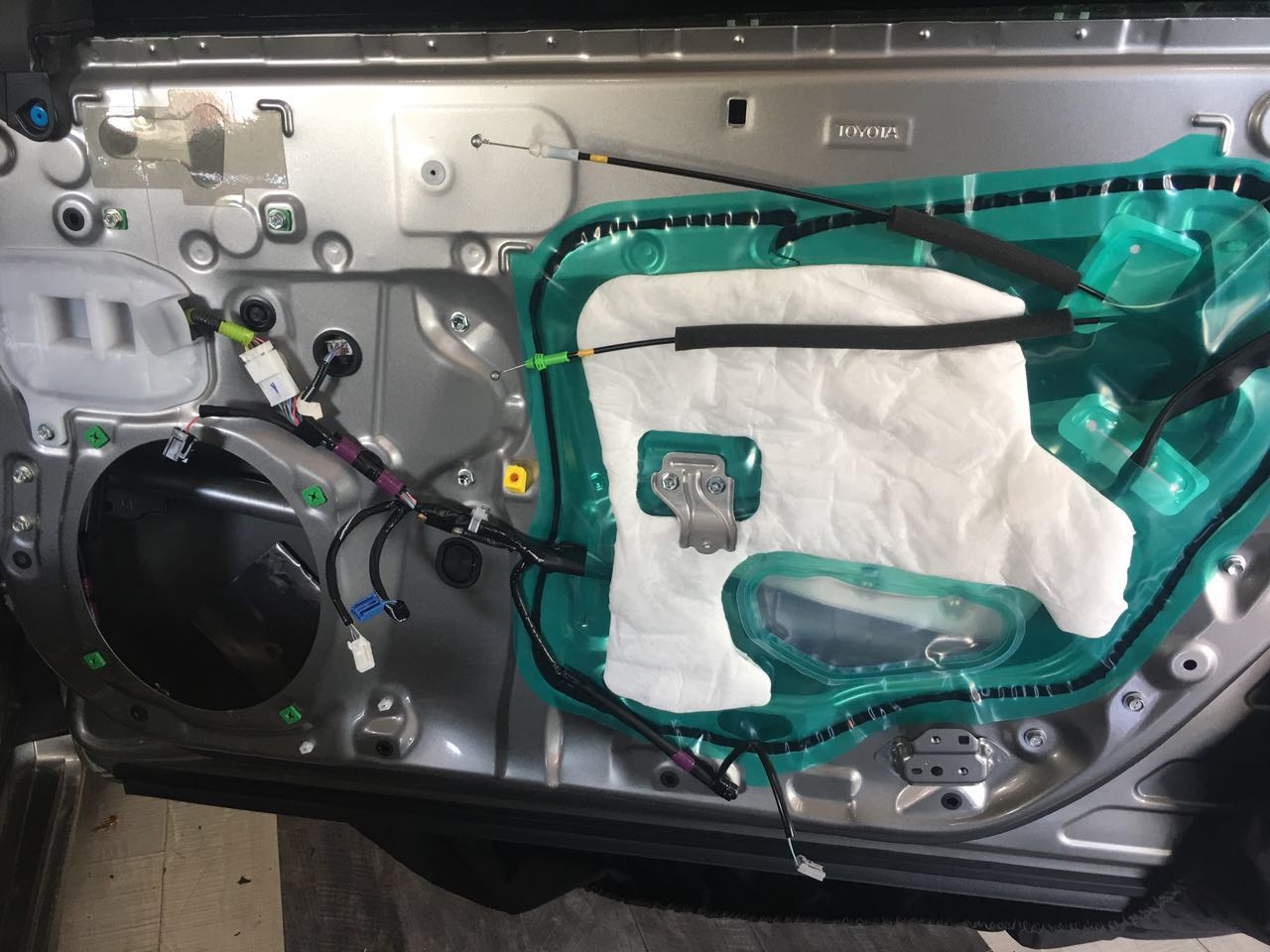 汽車隔音有必要做嗎？汕頭市星悅汽車音響雷克薩斯ES300H油電混合動(dòng)力全車隔音降噪方案出爐STEG史泰格隔音