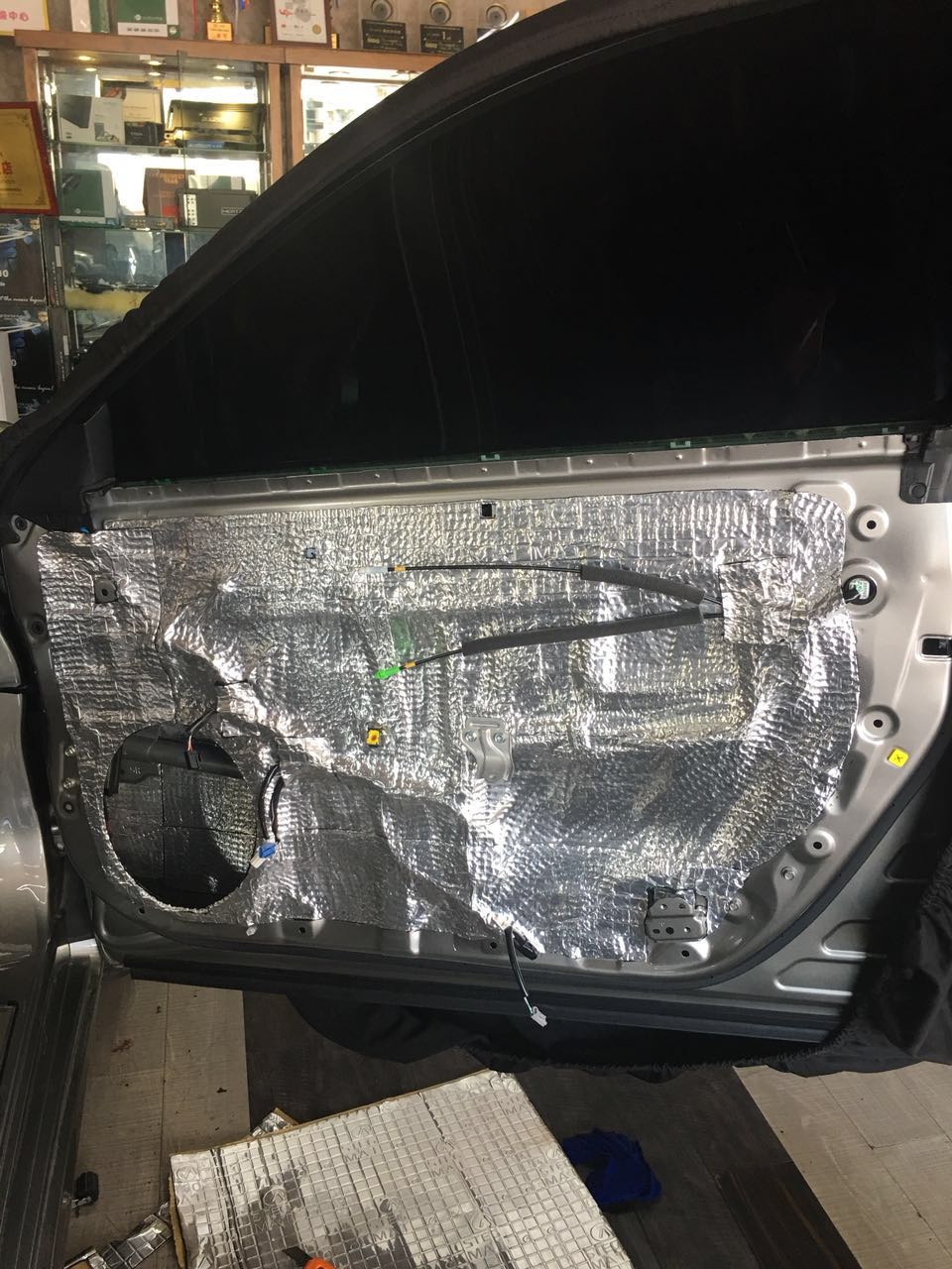 汽車隔音有必要做嗎？汕頭市星悅汽車音響雷克薩斯ES300H油電混合動(dòng)力全車隔音降噪方案出爐STEG史泰格隔音