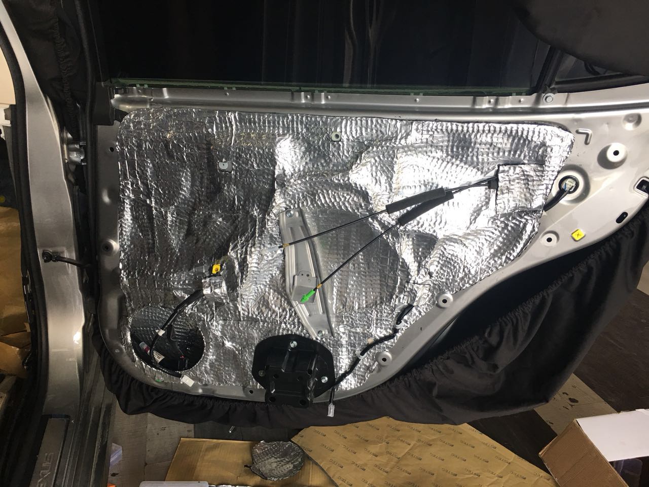 汽車隔音有必要做嗎？汕頭市星悅汽車音響雷克薩斯ES300H油電混合動(dòng)力全車隔音降噪方案出爐STEG史泰格隔音