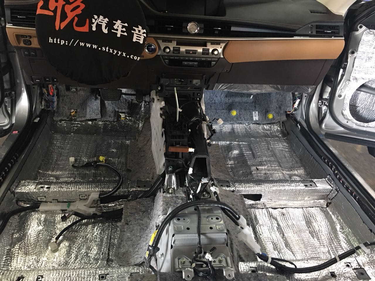 汽車隔音有必要做嗎？汕頭市星悅汽車音響雷克薩斯ES300H油電混合動(dòng)力全車隔音降噪方案出爐STEG史泰格隔音