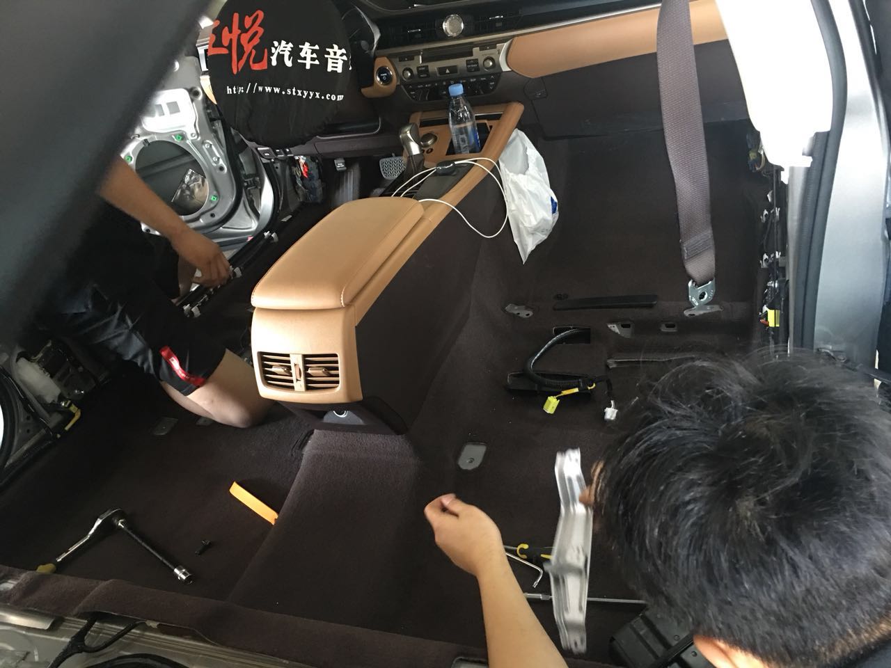 汽車隔音有必要做嗎？汕頭市星悅汽車音響雷克薩斯ES300H油電混合動(dòng)力全車隔音降噪方案出爐STEG史泰格隔音