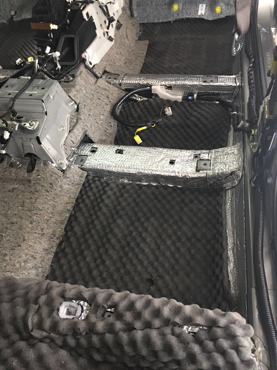 汽車隔音有必要做嗎？汕頭市星悅汽車音響雷克薩斯ES300H油電混合動(dòng)力全車隔音降噪方案出爐STEG史泰格隔音