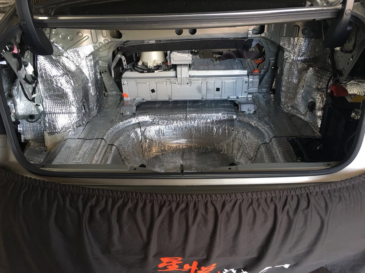 汽車隔音有必要做嗎？汕頭市星悅汽車音響雷克薩斯ES300H油電混合動(dòng)力全車隔音降噪方案出爐STEG史泰格隔音