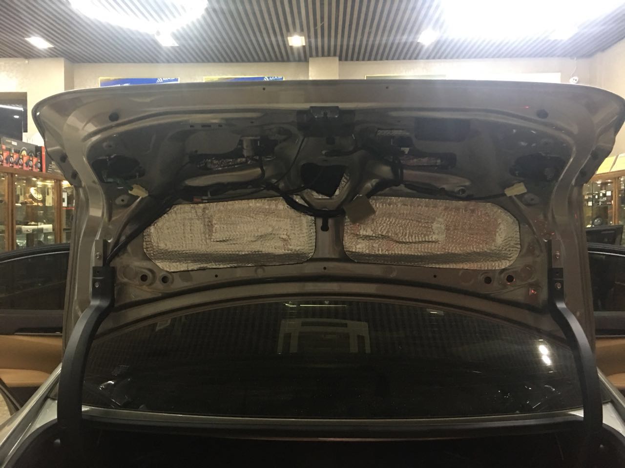 汽車隔音有必要做嗎？汕頭市星悅汽車音響雷克薩斯ES300H油電混合動(dòng)力全車隔音降噪方案出爐STEG史泰格隔音