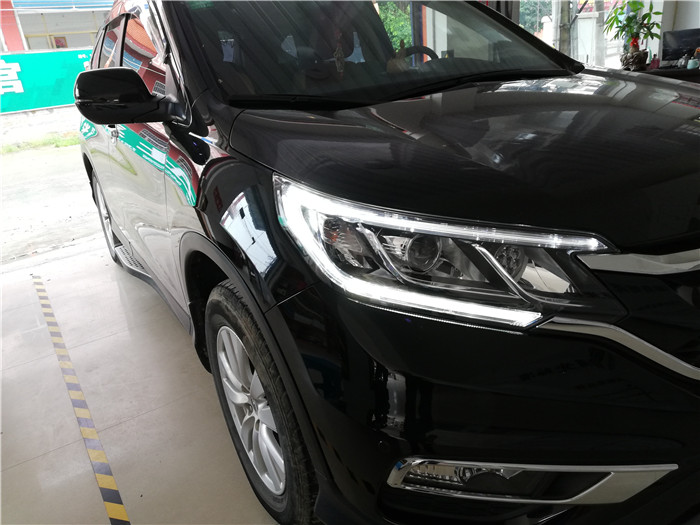 莆田涵江專業(yè)汽車大燈改裝店本田CR-V大燈改裝海5雙光透鏡+集成LED遠(yuǎn)光炮