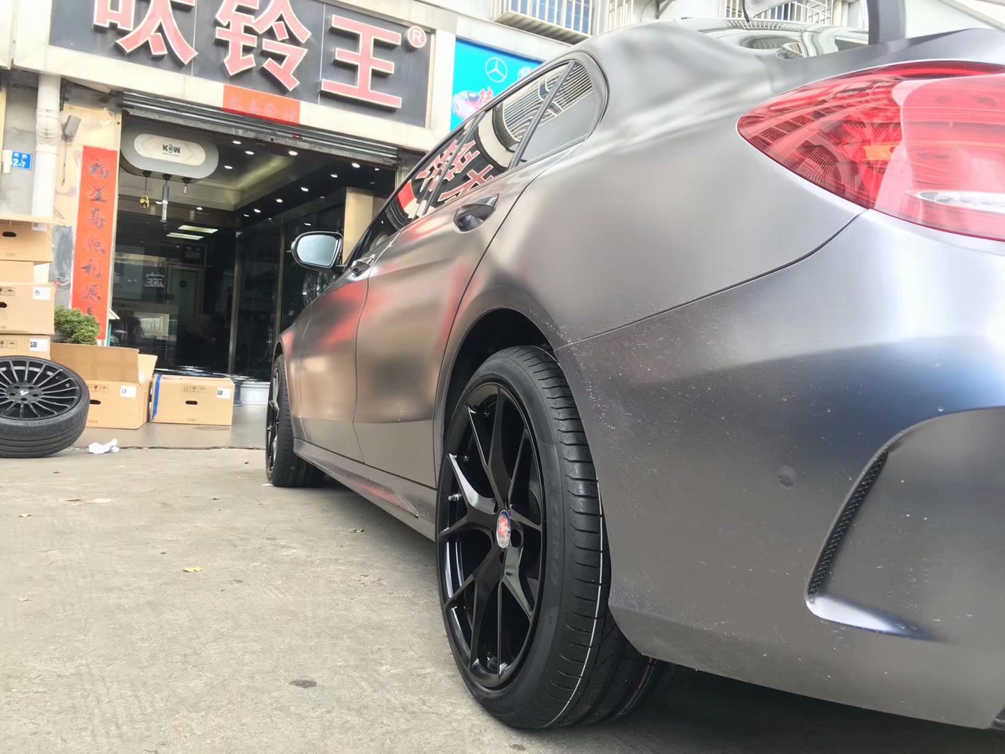 奔馳，換 私人定制鍛造 19寸 ? 倍耐力輪胎 完工！